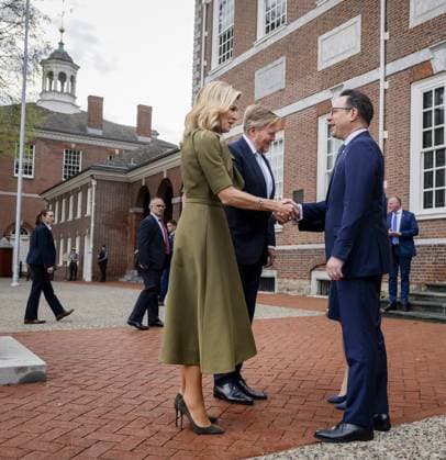 PHILADELPHIA - King Willem-Alexander and Queen Maxima are received by the Governor of Pennsylvania, Josh Shapiro, and First Lady Lori Shapiro prior to the start of a visit to Independence Hall. The royal couple paid a three-day working visit to Philadelphia, Washington D.C., and Miami in the United States (US). REMKO DE WAAL ANP netherlands out - belgium out  Copyright: xx x555711628x originalFilename: 555711628.jpg