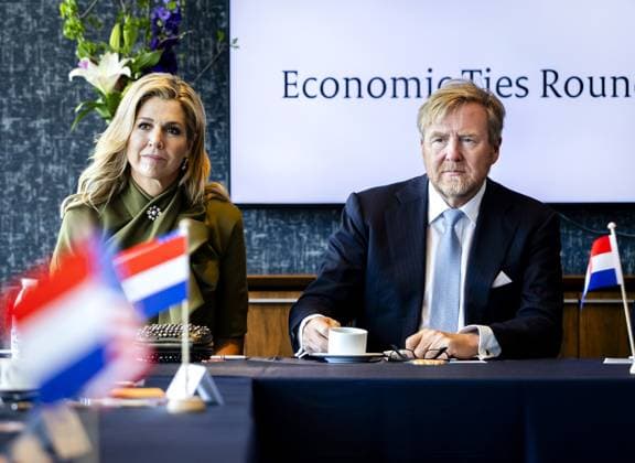 PHILADELPHIA - King Willem-Alexander and Queen Maxima spoke with business representatives during a CEO roundtable about trade opportunities and the broad economic relationship with Pennsylvania. The royal couple paid a three-day working visit to Philadelphia, Washington D.C., and Miami in the United States (US). REMKO DE WAAL ANP netherlands out - belgium out  Copyright: xx x555718708x originalFilename: 555718708.jpg