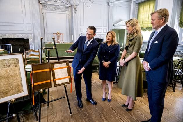 PHILADELPHIA - King Willem-Alexander and Queen Maxima were given a tour of Independence Hall, during which the 250th anniversary of the US and the Dutch role in it were commemorated. The royal couple paid a three-day working visit to Philadelphia, Washington D.C., and Miami in the United States (US). PATRICK VAN KATWIJK POOL ANP netherlands out - belgium out  Copyright: xx x555719929x originalFilename: 555719929.jpg