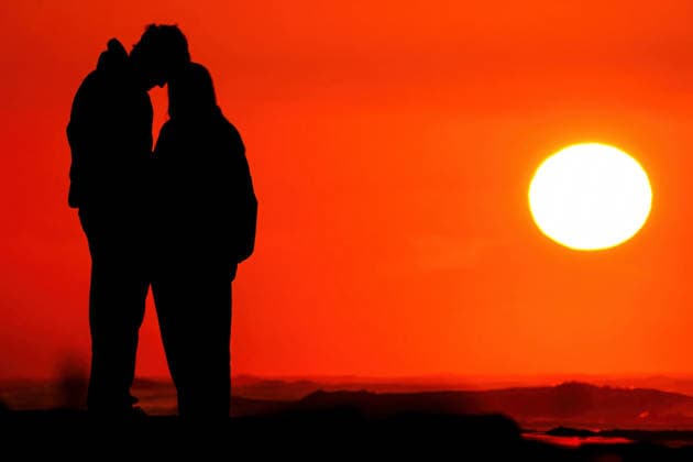 April 13, 2026, Isle Of Palms, Sc, United States: A couple silhouetted by the sun as it rises over the Atlantic Ocean on Wild Dunes beach, April 13, 2026 in Isle of Palms, South Carolina. Isle Of Palms United States - ZUMAe02_ 20260413_zaf_e02_004 Copyright: xRichardxEllisx