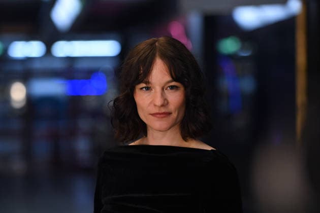Valerie Pachner actress , single picture,cropped single motif,portrait,portrait,portrait pemiere by VIER MINUS DREI on 13 03420226 in Munich Red Carpet,Red Carpet