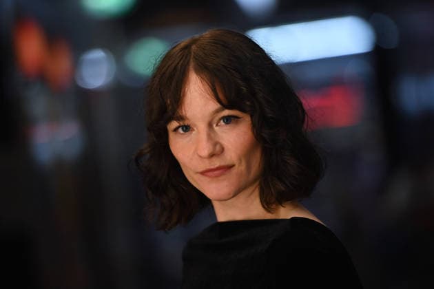 Valerie Pachner actress , single picture,cropped single motif,portrait,portrait,portrait pemiere by VIER MINUS DREI on 13 03420226 in Munich Red Carpet,Red Carpet