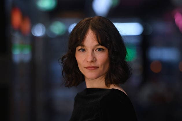 Valerie Pachner actress , single picture,cropped single motif,portrait,portrait,portrait pemiere by VIER MINUS DREI on 13 03420226 in Munich Red Carpet,Red Carpet