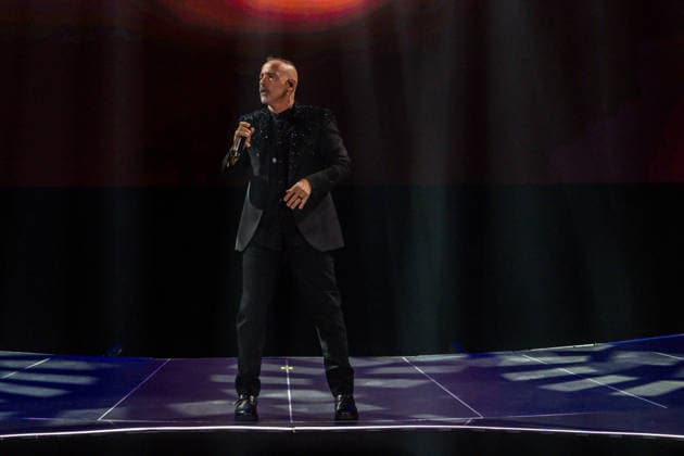 Eros Ramazzotti will thrill audiences with an energetic live performance at the Arena Leipzig on April 13, 2026 as part of his Una Storia Importante world tour, captivating them with emotional songs and an impressive stage show Eros Ramazotti Leipzig