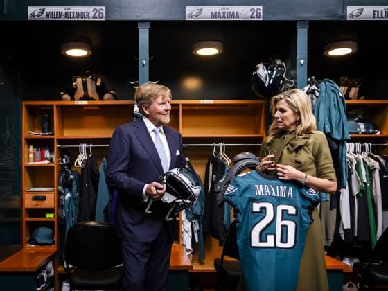 PHILADELPHIA - King Willem-Alexander and Queen Maxima during a visit to the training facility of the American Football club Philadelphia Eagles. The visit was part of the three-day working visit to Philadelphia, Washington DC, and Miami in the United States (US). REMKO DE WAAL POOL ANP netherlands out - belgium out  Copyright: xx x555739818x originalFilename: 555739818.jpg