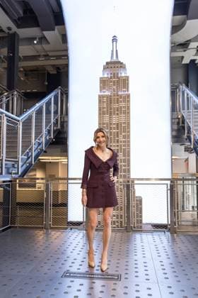 RECORD DATE NOT STATED Canadian actress Sarah Chalke in New York New York, April 13, 2026 Celebrity-USA Canadian actress Sarah Chalke during a visit to the Empire State Building observatory in New York to promote the season finale of the Scrubs revival series.(Foto: Vanessa Carvalho Brazil Photo Press IMAGO) Others new york new york united of america Copyright: xVanessaxCarvalhox