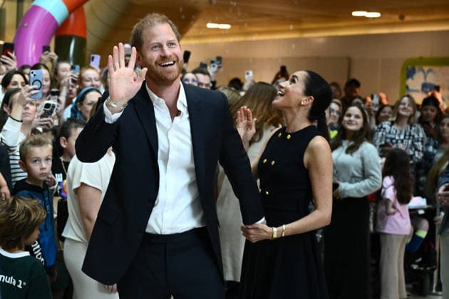 HARRY AND MEGHAN AUSTRALIA VISIT, Prince Harry and Meghan, the Duke and Duchess of Sussex greet children during their visit to the Royal Children™s Hospital in Melbourne, Tuesday, April 14, 2026. ( NO ARCHIVING MELBOURNE VICTORIA AUSTRALIA  Copyright: xJOELxCARRETTx 20260414171735475542