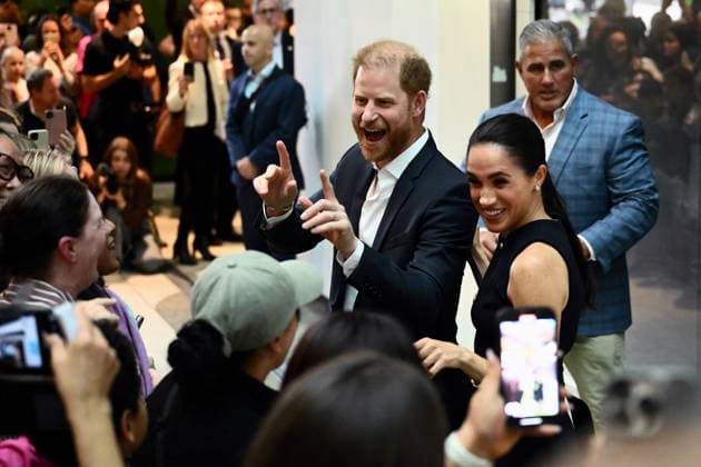 HARRY AND MEGHAN AUSTRALIA VISIT, Prince Harry and Meghan, the Duke and Duchess of Sussex greet children during their visit to the Royal Children™s Hospital in Melbourne, Tuesday, April 14, 2026. ( NO ARCHIVING MELBOURNE VICTORIA AUSTRALIA  Copyright: xJOELxCARRETTx 20260414165550304850