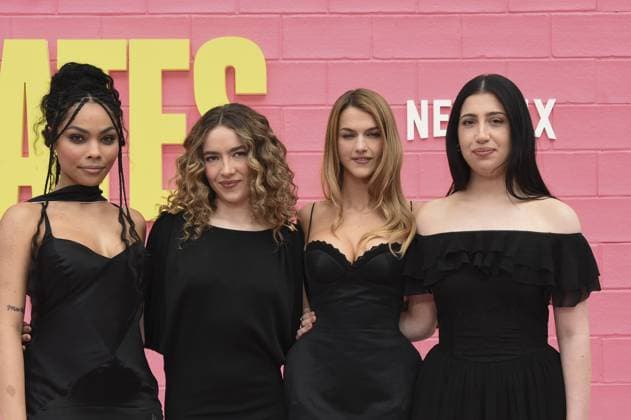 Bella Murphy, Jaya Harper, Chloe East, Sadie Sandler at arrivals for ROOMMATES Premiere, The Egyptian Theatre Hollywood, Los Angeles, CA, April 13, 2026. Photo By: Elizabeth Goodenough Everett Collection ROOMMATES Premiere PUBLICATIONXNOTxINxCANxCHNxFRAxITAxJPNxNORxPOLxRUSxESPxUKxUSA