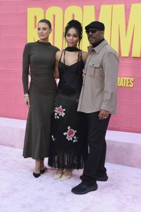 Paige Butcher, Bella Murphy, Eddie Murphy at arrivals for ROOMMATES Premiere, The Egyptian Theatre Hollywood, Los Angeles, CA, April 13, 2026. Photo By: Elizabeth Goodenough Everett Collection ROOMMATES Premiere PUBLICATIONXNOTxINxCANxCHNxFRAxITAxJPNxNORxPOLxRUSxESPxUKxUSA