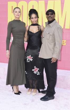 Paige Butcher, Bella Murphy, Eddie Murphy at arrivals for ROOMMATES Premiere, The Egyptian Theatre Hollywood, Los Angeles, CA, April 13, 2026. Photo By: Elizabeth Goodenough Everett Collection ROOMMATES Premiere PUBLICATIONXNOTxINxCANxCHNxFRAxITAxJPNxNORxPOLxRUSxESPxUKxUSA