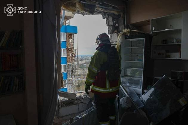 Aftermath of a drone attack in Ukraine s Kyiv KYIV, UKRAINE - APRL 14: (----EDITORIAL USE ONLY MANDATORY CREDIT - STATE EMERGENCY SERVICE OF UKRAINE HANDOUT - NO MARKETING NO ADVERTISING CAMPAIGNS - DISTRIBUTED AS A SERVICE TO CLIENTS----) A firefighter is seen in the building as a Russian UAV struck a multi-story residential building, injuring a 44-year-old woman in the Shevchenkivskyi district of the Kyiv, Ukraine, on April 14, 2026. Emergency responders extinguished the blaze and inspected the site of the attack after fire broke out. Units of the State Emergency Service, medical teams, and law enforcement officers were working at the scene. State Emergency Service of Ukraine Handout Anadolu Kyiv Ukraine. Editorial use only. Pleas  Copyright: x2026xAnadoluxStatexEmergencyxServicexofxUkrainex xHandoutx