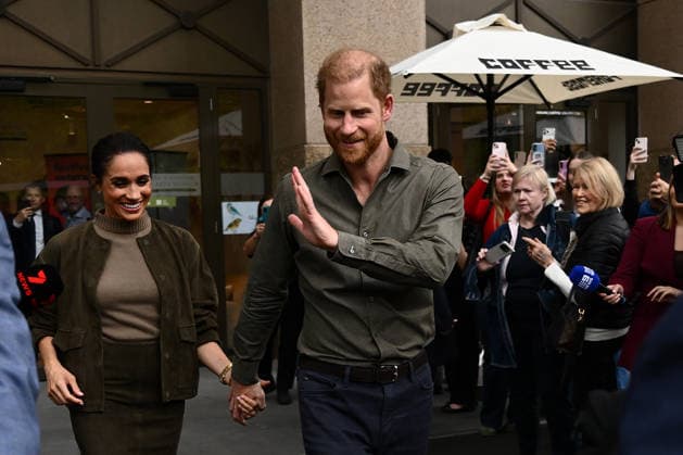 HARRY AND MEGHAN AUSTRALIA VISIT, Prince Harry and Meghan, the Duke and Duchess of Sussex leave following a visit to the Australian National Veterans Arts Museum in Melbourne, Tuesday, April 14, 2026. ( NO ARCHIVING MELBOURNE VICTORIA AUSTRALIA  Copyright: xJOELxCARRETTx 20260414147248048756