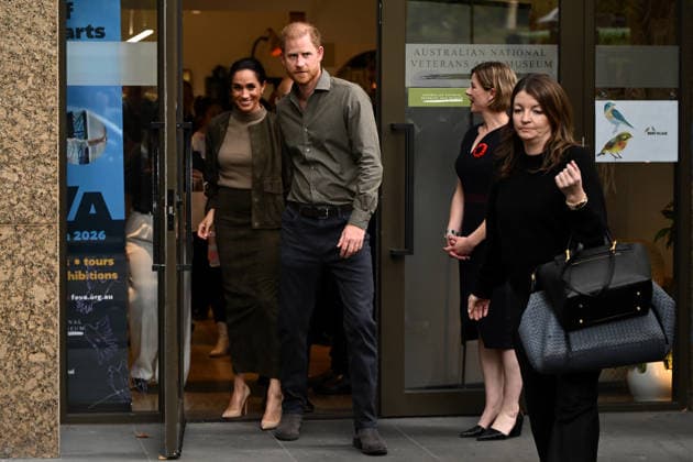 HARRY AND MEGHAN AUSTRALIA VISIT, Prince Harry and Meghan, the Duke and Duchess of Sussex leave following a visit to the Australian National Veterans Arts Museum in Melbourne, Tuesday, April 14, 2026. ( NO ARCHIVING MELBOURNE VICTORIA AUSTRALIA  Copyright: xJOELxCARRETTx 20260414185957887696