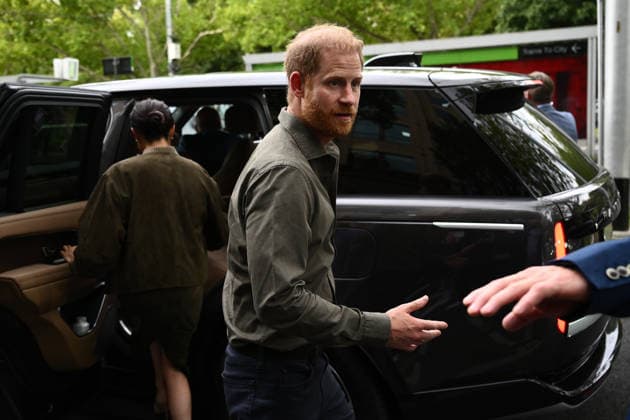 HARRY AND MEGHAN AUSTRALIA VISIT, Prince Harry and Meghan, the Duke and Duchess of Sussex leave following a visit to the Australian National Veterans Arts Museum in Melbourne, Tuesday, April 14, 2026. ( NO ARCHIVING MELBOURNE VICTORIA AUSTRALIA  Copyright: xJOELxCARRETTx 20260414160656128723