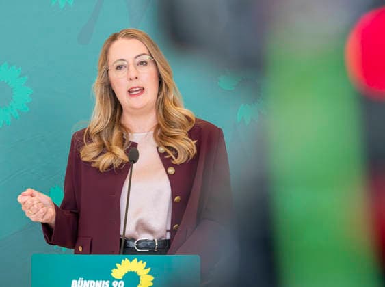 Katharina Dröge und Britta Haßelmann EUR, Deutschland, Berlin, 14.04.2026: Pressestatement von Katharina Dröge, Vorsitzende der Bundestagsfraktion B90 Die Grünen vor der Fraktionssitzung im Deutschen Bundestag. *** Katharina Dröge and Britta Haßelmann EUR, Germany, Berlin, 14 04 2026 Press statement by Katharina Dröge, Chair of the B90 Greens parliamentary group before the parliamentary group meeting in the German Bundestag