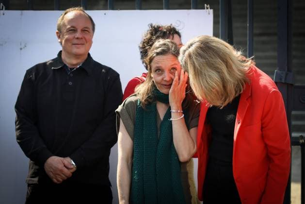 UNHANGING THE PORTRAITS OF CECILE KOHLER AND JACQUES PARIS ASSEMBLEE NATIONALE Thomas Padilla MAXPPP Paris FRANCE 14 04 2026 CEREMONY FOR THE REMOVAL OF THE TWO FORMER HOSTAGES IN IRAN, CECILE KOHLER AND JACQUES PARIS ON THE GATES OF THE NATIONAL ASSEMBLY IN PRESENCE OF THE PRESIDENT OF THE NATIONAL ASSEMBLY, YAEL BRAUN PIVET, PASCAL KOHLER Ceremony for the removal of the two former hostages in Iran, Cecile Kohler and Jacques Paris on the gates of the National Assembly in Paris on April 14, 2026 Paris FRANCE  Copyright: xMAXPPPxThomasxPadillax TPA260414045 TPA260414045