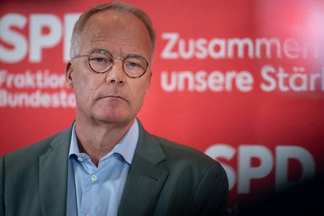 Statement der SPD vor der Fraktionssitzung Aktuell, 14.04.2026, Berlin, Vorsitzende der SPD-Bundestagsfraktion, Matthias Miersch im Portrait bei seinem Statement im Vorfeld der Fraktionssitzung des Deutschen Bundestag der SPD Bundestagsfraktion im Reichstagsgebaeude Berlin Berlin Deutschland *** Statement by the SPD ahead of the parliamentary group meeting Current, 14 04 2026, Berlin, Chairman of the SPD parliamentary group in the Bundestag, Matthias Miersch in portrait during his statement ahead of the parliamentary group meeting of the SPD parliamentary group in the Reichstag building in Berlin Berlin Germany