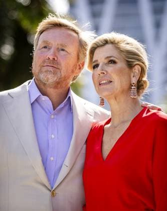 MIAMI - King Willem-Alexander and Queen Maxima pose for a photo at the PÃ rez Art Museum. The visit was part of a three-day working visit to Philadelphia, Washington D.C., and Miami in the United States (US). REMKO DE WAAL ANP netherlands out - belgium out  Copyright: xx x555813430x originalFilename: 555813430.jpg