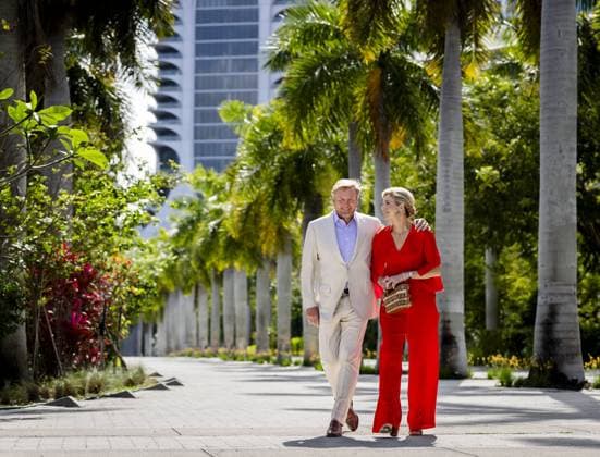 MIAMI - King Willem-Alexander and Queen Maxima pose for a photo at the PÃ rez Art Museum. The visit was part of a three-day working visit to Philadelphia, Washington D.C., and Miami in the United States (US). REMKO DE WAAL ANP netherlands out - belgium out  Copyright: xx x555813434x originalFilename: 555813434.jpg