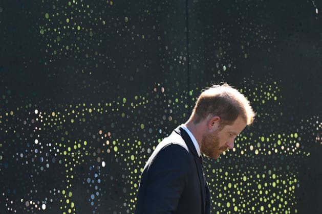 HARRY AND MEGHAN AUSTRALIA VISIT, Prince Harry, Duke of Sussex attends a smoking ceremony at the ˜For Our Country™ memorial during his visit to the Australian War Memorial in Canberra, Wednesday, April 15, 2026. ( NO ARCHIVING CANBERRA AUSTRALIAN CAPITAL TERRITORY AUSTRALIA  Copyright: xLUKASxCOCHx 20260415177298888393
