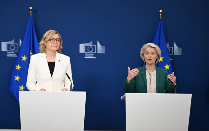 EU Commission President von der Leyen and Vice President Virkkunen BRUSSELS, BELGIUM - APRIL 15: European Commission President Ursula von der Leyen (R) and Vice President Henna Virkkunen (L) hold a press conference on the EU’s digital age verification application in Brussels, Belgium, on April 15, 2026. Dursun Aydemir Anadolu Brussels Belgium. Editorial use only. Please get in touch for any other usage.  Copyright: x2026xAnadoluxDursunxAydemirx