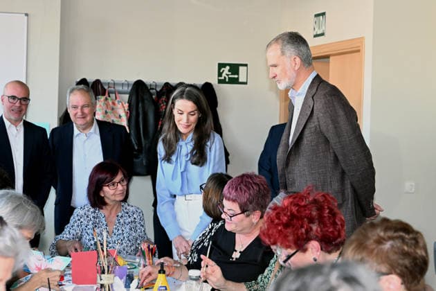 The King and Queen visit the José María de Llanos Foundation on the occasion of the 25th anniversary of the Escuela de Hostelería del Sur The Government Delegate of Madrid, Francisco Martín, the Minister of Industry, Jordi Hereu, Queen Letizia and King Felipe during their visit to the José María de Llanos Foundation on the occasion of the 25th anniversary of the Escuela de Hostelería del Sur , on April 15, 2026, in Madrid Spain Since 2001 it has been operating as a School of Hospitality, dedicated to the comprehensive training of future catering professionals, chefs, bartenders and waiters, whose training is carried out by a select group of teachers FAMOUS KINGS HOTEL SCHOOL José Madrid Madrid Madrid Spain Copyright: xJosà xOlivax 7442904