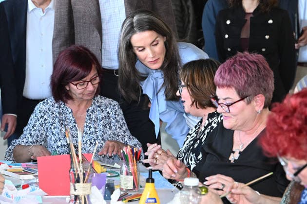 The King and Queen visit the José María de Llanos Foundation on the occasion of the 25th anniversary of the Escuela de Hostelería del Sur Queen Letizia during her visit to the José María de Llanos Foundation on the occasion of the 25th anniversary of the Escuela de Hostelería del Sur, on April 15, 2026, in Madrid Spain Since 2001 it has been operating as a School of Hospitality, dedicated to the comprehensive training of future catering professionals, chefs, bartenders and waiters, whose training is provided by a select group of teachers FAMOUS KINGS AND QUEENS HOTEL SCHOOL José Madrid Madrid Madrid Spain  Copyright: xJosÃ xOlivax 7442961
