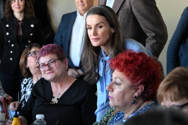 The King and Queen visit the José María de Llanos Foundation on the occasion of the 25th anniversary of the Escuela de Hostelería del Sur Queen Letizia during her visit to the José María de Llanos Foundation on the occasion of the 25th anniversary of the Escuela de Hostelería del Sur, on April 15, 2026, in Madrid Spain Since 2001 it has been operating as a School of Hospitality, dedicated to the comprehensive training of future catering professionals, chefs, bartenders and waiters, whose training is provided by a select group of teachers FAMOUS KINGS AND QUEENS HOTEL SCHOOL José Madrid Madrid Madrid Spain  Copyright: xJosÃ xOlivax 7443015