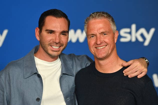 v.re:Ralf SCHUMACHER mit Partner Etienne BOUSQUET CASSAGNE. Muenchner Programmpraesentation SKY SPOTLIGHT, Sky Originals am 15.04.2026 im Hotel Bayerischer Hof. *** v re Ralf SCHUMACHER with partner Etienne BOUSQUET CASSAGNE Munich program presentation SKY SPOTLIGHT, Sky Originals on 15 04 2026 at the Hotel Bayerischer Hof