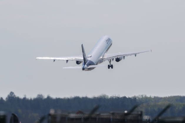 Official ceremony marking the 100th anniversary of the founding of Lufthansa stock image of a Lufthansa jet getting ready for takeoff at Frankfurt Airport, starting before the Official ceremony marking the 100th anniversary of the founding of Lufthansa at Lufthansa Group Hangar One in Frankfurt am Main, Germany, April 15, 2026 Copyright: JoaquimxFerreira