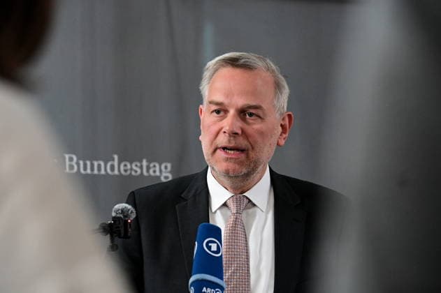 Leif-Erik Holm (AfD) kommentiert Aussagen von Bundeswirtschaftsministerin Katharina Reiche, die zuvor im nichtöffentlichen Wirtschaftsausschuss des Bundestag Fragen beantwortet hatte. Leif-Erik Holm (AfD) kommentiert Bundeswirtschaftsministerin Katharina Reiche *** Leif Erik Holm AfD comments on statements by Federal Minister of Economics Katharina Reiche, who had previously answered questions in the Bundestags non-public Economic Committee Leif Erik Holm AfD comments on Federal Minister of Economics Katharina Reiche
