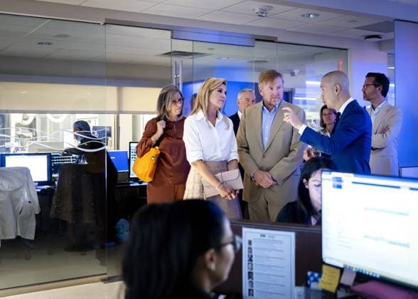MIAMI - King Willem-Alexander and Queen Maxima are given a tour of the Miami Cardiac and Vascular Institute, where they speak with doctors and are shown various innovative technologies and processes. The visit was part of a three-day working visit to Philadelphia, Washington D.C., and Miami in the United States (US). REMKO DE WAAL ANP netherlands out - belgium out  Copyright: xx x555873158x originalFilename: 555873158.jpg