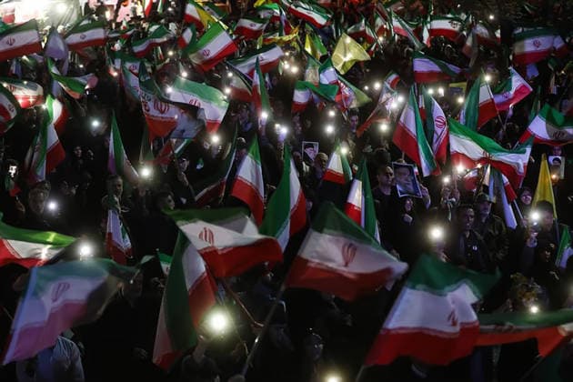 April 15, 2026, Iran, Iran: Pro-government supporters wave national flags during a state-organised rally, amid a ceasefire in the conflict involving Iran, the United States, and Israel. The ceasefire remained in place, but peace talks held in Islamabad on April 11 ended without a breakthrough, with both sides leaving the door open to further dialogue. Iran Iran - ZUMAi98_ 20260415_zih_i98_004 Copyright: xIranianxSupremexLeader SxOfficex