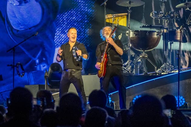 Die Band Santiano mit Björn Both, Hans-Timm Hinrichsen, Axel Stosberg und Peter David Sage begeistert am 15. April 2026 in der Quarterback Immobilien Arena im Rahmen ihrer Tour Da braut sich was zusammen mit einer energiegeladenen Live-Show aus Folk-Rock und maritimen Klängen. Andreas Fahnert ist aus gesundheitlichen Gründen seit Jahren nicht mehr Teil der Live-Auftritte der Band. Santiano Leipzig 2026 *** The band Santiano with Björn Both, Hans Timm Hinrichsen, Axel Stosberg and Peter David Sage will be thrilling audiences at the Quarterback Immobilien Arena on April 15, 2026 as part of their tour Something is brewing with an energetic live show of folk rock and maritime sounds Andreas Fahnert has not been part of the Sant