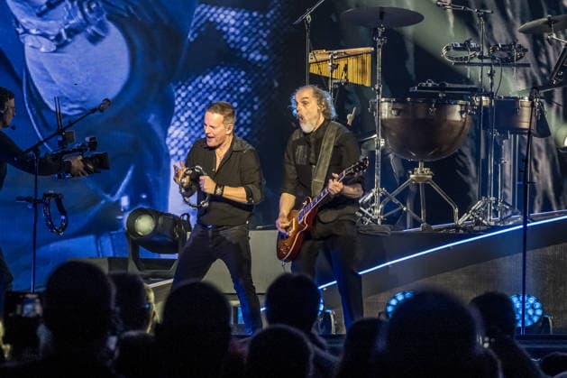 The band Santiano with Björn Both, Hans Timm Hinrichsen, Axel Stosberg and Peter David Sage will be thrilling audiences at the Quarterback Immobilien Arena on April 15, 2026 as part of their tour Something is brewing with an energetic live show of folk rock and maritime sounds Andreas Fahnert has not been part of the Sant
