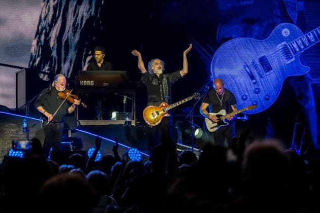 The band Santiano with Björn Both, Hans Timm Hinrichsen, Axel Stosberg and Peter David Sage will be thrilling audiences at the Quarterback Immobilien Arena on April 15, 2026 as part of their tour Something is brewing with an energetic live show of folk rock and maritime sounds Andreas Fahnert has not been part of the Sant