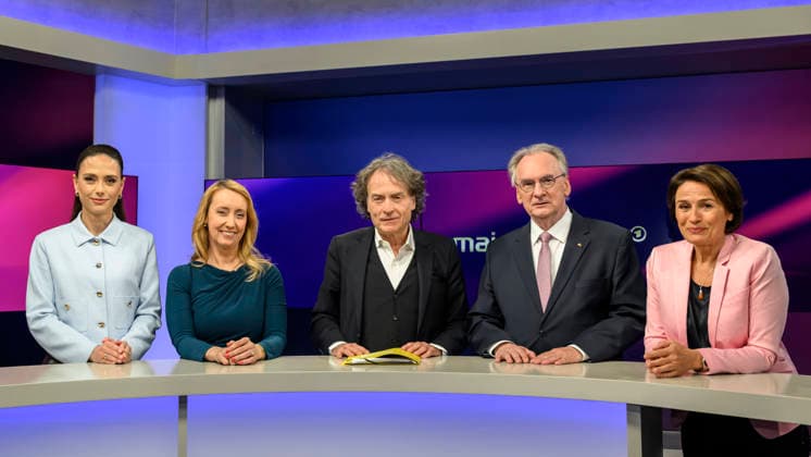 v.l.: Franca Lehfeldt (Autorin), Melanie Amann (Funke Mediengruppe), Giovanni di Lorenzo (Die Zeit), Reiner Haseloff, CDU (langjähriger Ministerpräsident von Sachsen-Anhalt), Sandra Maischberger, GER, Berlin, Studio, zu Gast bei – Maischberger, politische Talkshow, TV, Format, mit Moderatorin – Sandra Maischberger, Das Erste, aus Adlershof – Am Studio 20, 15. April 2026, *** f l Franca Lehfeldt Author , Melanie Amann Funke Mediengruppe , Giovanni di Lorenzo Die Zeit , Reiner Haseloff, CDU longtime Prime Minister of Saxony-Anhalt , Sandra Maischberger, GER, Berlin, Studio, guest at - Maischberger, political talk show, TV, format, with presenter - Sandra Maischberger, Das Erste, from Adlershof - Am Studio 20, April 15, 2026, Copyright: HMBxMedia UwexKoch