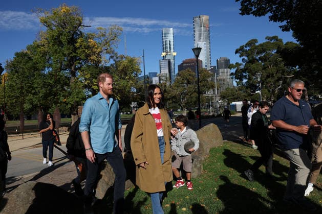 HARRY AND MEGHAN AUSTRALIA VISIT, Prince Harry and Meghan, the Duke and Duchess of Sussex participate in the Scar Tree Walk at Birrarung Marr during a visit to Australia, Melbourne, Thursday, April 16, 2026. ( NO ARCHIVING MELBOURNE VICTORIA AUSTRALIA  Copyright: xCONxCHRONISx 20260416136769186293
