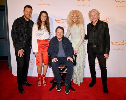 ˜A Country Thing Happened On The Way to Cure Parkinson™s™ Benefitting The Michael J. Fox Foundation Jimi Westbrook, Karen Fairchild, Michael J. Fox, Kimberly Schlapman and Phillip Sweet arriving at The Michael J. Fox Foundation™s A Country Thing Happened On The Way to Cure Parkinson™s held at The Fisher Center for the Performing Arts on April 15, 2026 in Nashville, TN. Nashville The Fisher Center for the Perfor Tennessee USA Copyright: xTammiexArroyo AFF-USA.comx