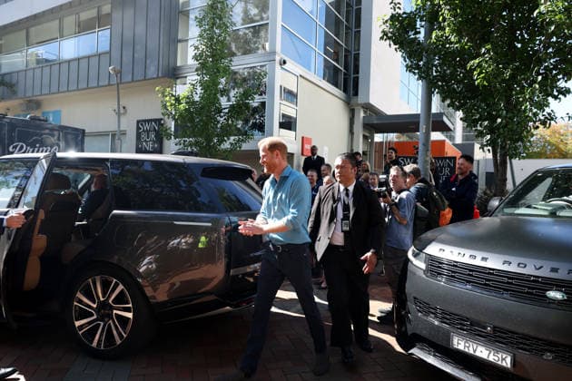 HARRY AND MEGHAN AUSTRALIA VISIT, Prince Harry and Meghan, the Duke and Duchess of Sussex are seen leaving at Swinburne University after a visit at the ÔbatyrÕ, a mental health engagement programme service during a visit to Australia, Melbourne, Thursday, April 16, 2026. ( NO ARCHIVING MELBOURNE VICTORIA AUSTRALIA  Copyright: xCONxCHRONISx 20260416142358368799