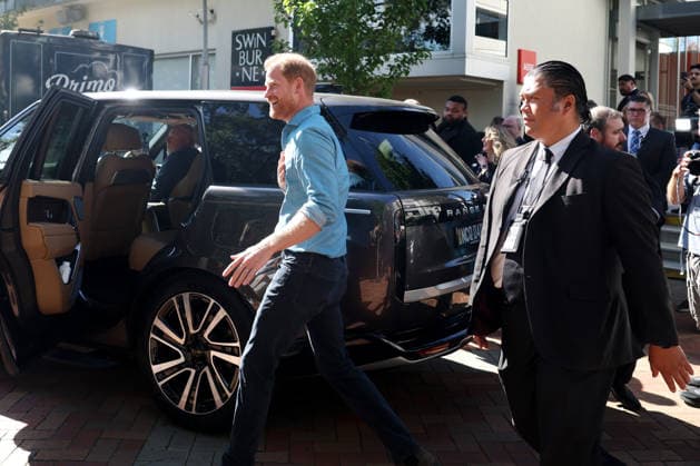 HARRY AND MEGHAN AUSTRALIA VISIT, Prince Harry and Meghan, the Duke and Duchess of Sussex are seen leaving at Swinburne University after a visit at the ÔbatyrÕ, a mental health engagement programme service during a visit to Australia, Melbourne, Thursday, April 16, 2026. ( NO ARCHIVING MELBOURNE VICTORIA AUSTRALIA  Copyright: xCONxCHRONISx 20260416178646456711