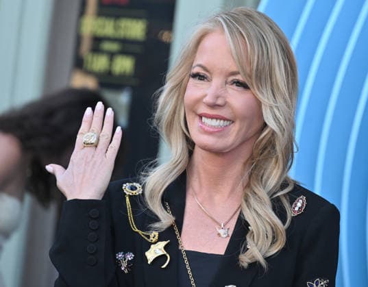 Netflix™s ˜Running Point™ Season 2 Premiere Jeanie Buss arriving at Netflix™s Running Pointseason 2 premiere held at the Egyptian Theatre on April 15, 2026 in Hollywood, CA. Hollywood Egyptian Theatre California USA Copyright: xLeexWattx xAFF-USA.COMx