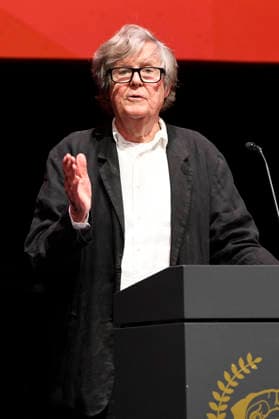 David Hare at the presentation of the Bremen Film Prize of the Sparkasse for Vanessa Redgrave at the 11 Filmfest Bremen in the large hall of the Theater am Goetheplatz Bremen, 15 04 2026 Foto:xC.xNiehausx xFuturexImagex filmpreis_6411