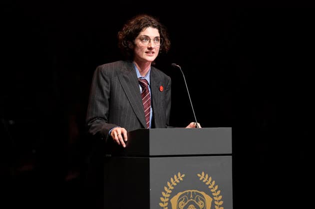 Daisy Bevan accepts the award for her grandmother at the Bremen Film Award of the Sparkasse for Vanessa Redgrave at the 11 Filmfest Bremen in the large hall of the Theater am Goetheplatz Bremen, 15 04 2026 Foto:xC.xNiehausx xFuturexImagex filmpreis_6413