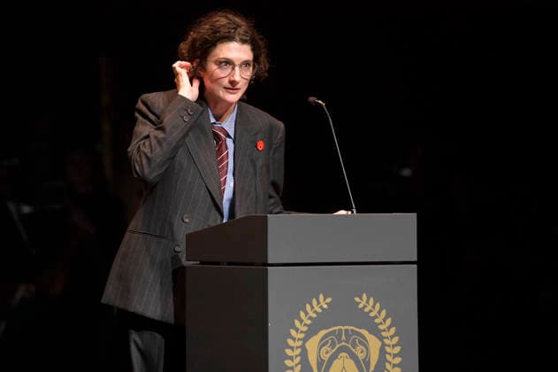 Daisy Bevan accepts the award for her grandmother at the Bremen Film Award of the Sparkasse for Vanessa Redgrave at the 11 Filmfest Bremen in the large hall of the Theater am Goetheplatz Bremen, 15 04 2026 Foto:xC.xNiehausx xFuturexImagex filmpreis_6414