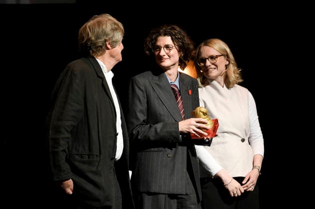 David Hare and Daisy Bevan at the presentation of the Bremen Film Prize of the Sparkasse for Vanessa Redgrave at the 11 Filmfest Bremen in the large hall of the Theater am Goetheplatz Bremen, 15 04 2026 Foto:xC.xNiehausx xFuturexImagex filmpreis_6415
