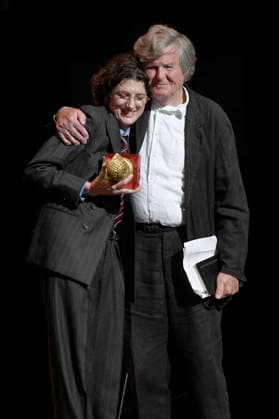 Daisy Bevan and David Hare at the presentation of the Bremen Film Prize of the Sparkasse for Vanessa Redgrave at the 11 Filmfest Bremen in the large hall of the Theater am Goetheplatz Bremen, 15 04 2026 Foto:xC.xNiehausx xFuturexImagex filmpreis_6416