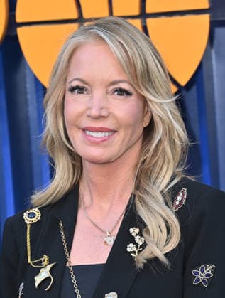 Netflix™s ˜Running Point™ Season 2 Premiere Jeanie Buss arriving at Netflix™s Running Pointseason 2 premiere held at the Egyptian Theatre on April 15, 2026 in Hollywood, CA. Hollywood Egyptian Theatre California USA Copyright: xLeexWattx xAFF-USA.COMx