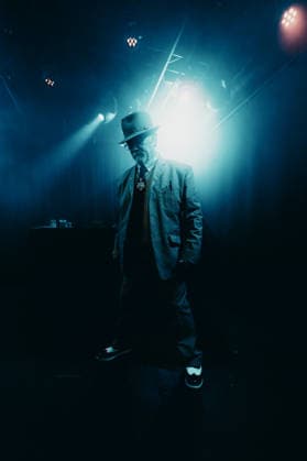 Pete & Bas live in Copenhagen, Denmark Copenhagen, Denmark. 15th, April 2026. The British hip hop duo Pete & Bas performs a live concert at Pumpehuset in Copenhagen. Here rapper Peter Bowditch, a.k.a. Pete, is seen live on stage. Denmark, Copenhagen  Copyright: xGonzalesxPhoto MathiasxKristensenx
